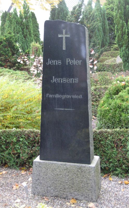 Jens Peter Jensen's familiegravsted.jpg